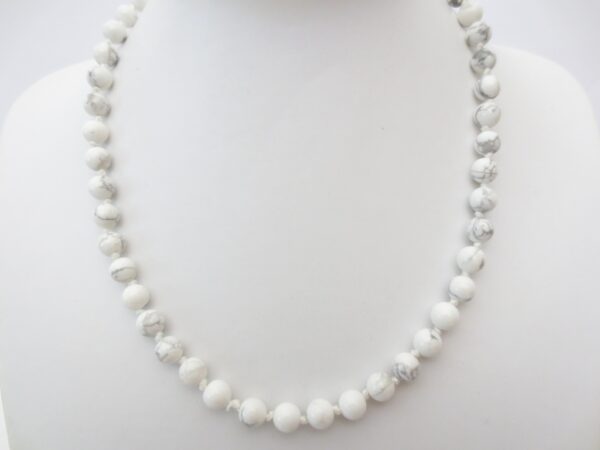 0,8cm stone beads necklace howlite