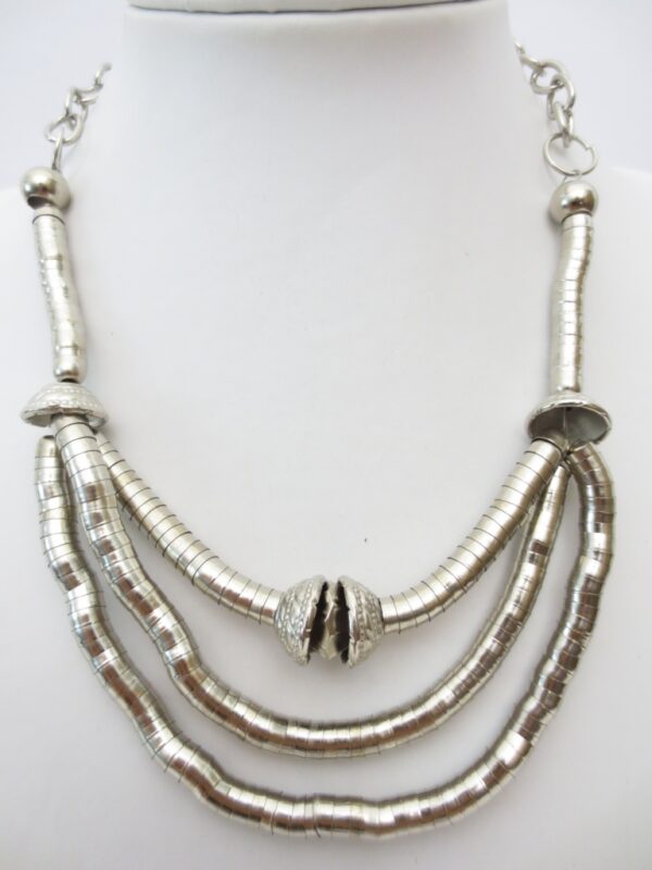 3 lines and one bead metal necklace