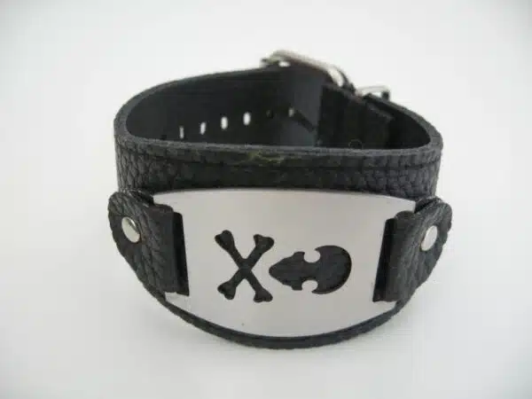 bracelet with metal plate (Skull)