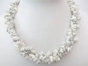 Middle stone necklace howlite with pearls