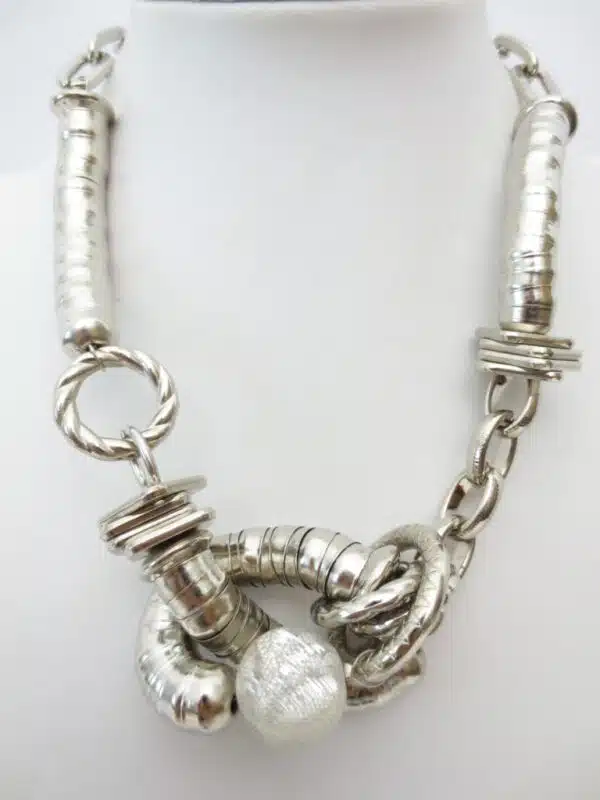 one knot metal necklace