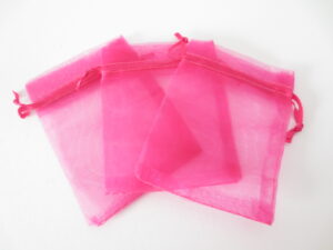 Organza gift bag blanco Fuchsia 7.5 x 10cm