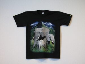 T-shirt with 3 elephants