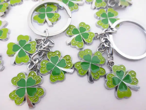 Wholesale four-leaf clover 3 in 1 keyhanger