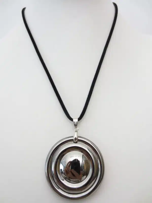 crystal round pendant necklace with circles black