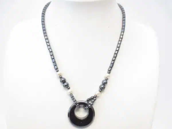 Hematite necklace with pearl