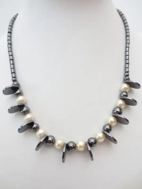 white-black balls necklace