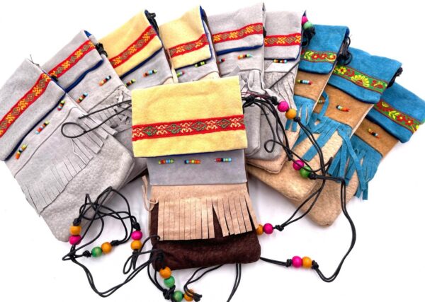 Leather pouch with chain (10 pieces)
