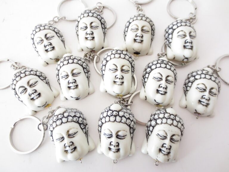 Meditation Buddha head keyhanger white