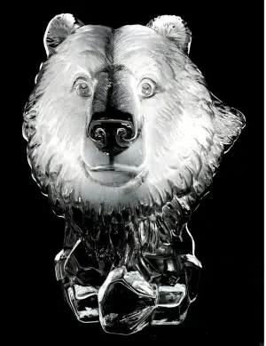 Crystal Glass Bear Head Statue – 18 cm