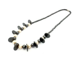 Elegant Hematite Necklace with Pearls (II)