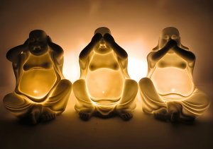 Happy Buddhas oil burner set hear, see, speak no evil white